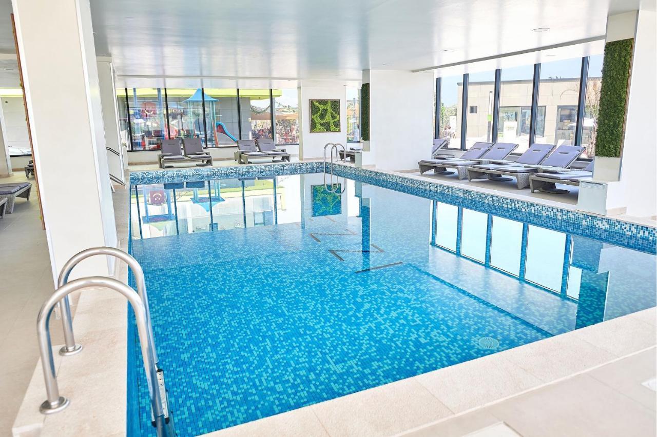 Vintage Breeze Apartment - Spa Pools Resort Mamaia Eksteriør billede