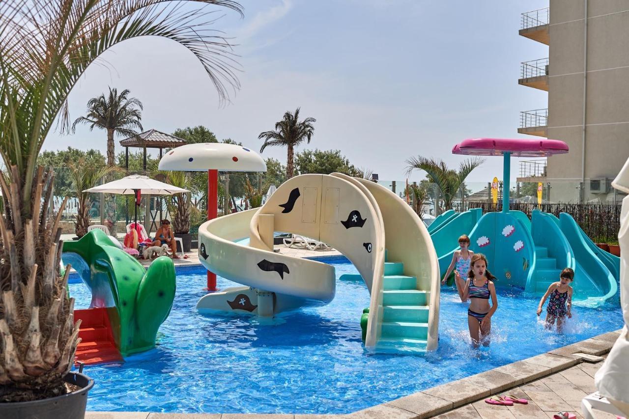 Vintage Breeze Apartment - Spa Pools Resort Mamaia Eksteriør billede