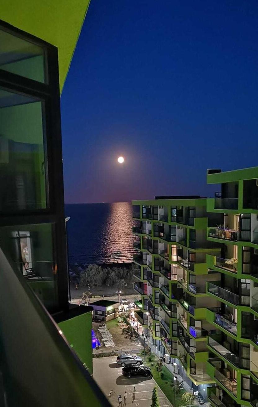 Vintage Breeze Apartment - Spa Pools Resort Mamaia Eksteriør billede
