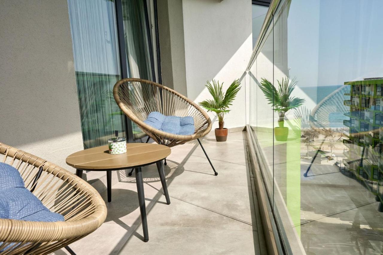 Vintage Breeze Apartment - Spa Pools Resort Mamaia Eksteriør billede