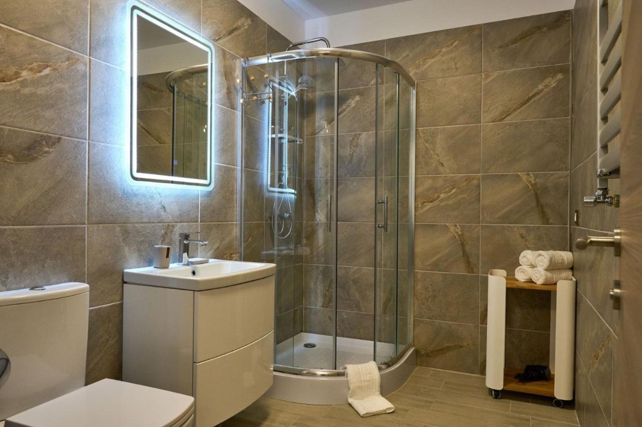 Vintage Breeze Apartment - Spa Pools Resort Mamaia Eksteriør billede